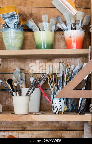Troyes (Nordostfrankreich): Pascale Garnichat aus dem Atelier Reno Tendance ist ein Dekorateur, der sich auf traditionelle und zeitgenössische Möbel spezialisiert hat Stockfoto