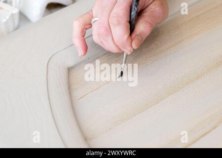 Troyes (Nordostfrankreich): Pascale Garnichat aus dem Atelier Reno Tendance ist ein Dekorateur, der sich auf traditionelle und zeitgenössische Möbel spezialisiert hat Stockfoto