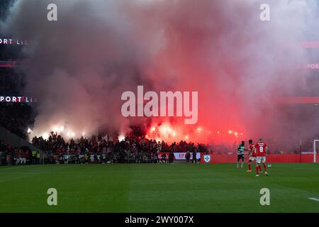 Lissabon, Portugal. April 2024. April 2024. Lissabon, Portugal. Benfica-Fans im 2. Leg des Halbfinals des Portugiesischen Pokals: Benfica vs Sporting Credit: Alexandre de Sousa/Alamy Live News Stockfoto