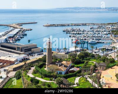 Leuchtturm und Hafen in Estepona, Málaga Stockfoto