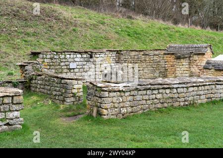 Teil des nördlichen Bereichs der Chedworth Roman Villa, hier ist die Lobby (lateinisch: andron), die den Zugang zum inneren Raum kontrolliert. England Stockfoto