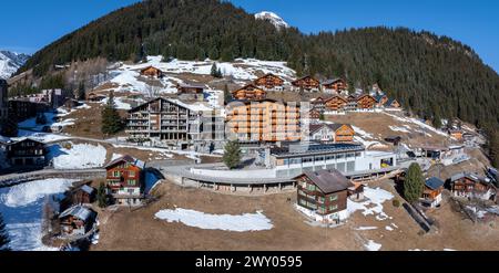 Aus der Vogelperspektive von Murren, Schweiz, zeigt ein ruhiges Bergdorf Stockfoto