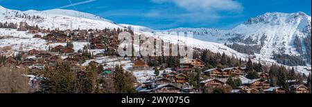 Panoramablick auf das Skigebiet Verbier in der Schweiz. Stockfoto