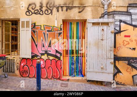 Graffitis in der Altstadt von Le Panier, Marseille. Frankreich Stockfoto