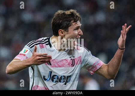Turin, Italien. April 2024. Federico Chiesa von Juventus FC reagiert auf das Halbfinale des 1. Leg Football-Spiels zwischen Juventus FC und SS Lazio im Allianz Stadium 2023/24. ENDPUNKTZAHL : Juventus 2 | 0 Lazio Credit: SOPA Images Limited/Alamy Live News Stockfoto