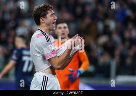 Turin, Italien. April 2024. Federico Chiesa von Juventus FC reagiert auf das Halbfinale des 1. Leg Football-Spiels zwischen Juventus FC und SS Lazio im Allianz Stadium 2023/24. ENDNOTE : Juventus 2 | 0 Lazio (Foto: Fabrizio Carabelli/SOPA Images/SIPA USA) Credit: SIPA USA/Alamy Live News Stockfoto