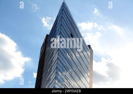 Der Potsdamer Platz ist Berlins innovativer Architekturplatz mit Wolkenkratzern und neuer Infrastruktur. Es ist ein Symbol des neuen geeinten Berlins. Stockfoto