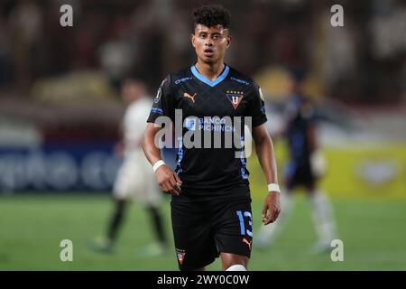 Lima, Peru. April 2024. Daykol Romero von der LDU de Quito spielte während des CONMEBOL Libertadores Cup am 2. April 2024 in Lima, Peru im Monumental Stadium. (Foto: Miguel Marrufo/PRESSINPHOTO) Credit: PRESSINPHOTO SPORTS AGENCY/Alamy Live News Stockfoto