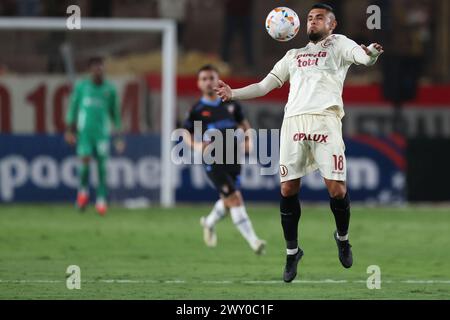 Lima, Peru. April 2024. Rodrigo Urena von der Universitario de Deportes spielte während des CONMEBOL Libertadores Cup am 2. April 2024 in Lima, Peru, im Monumental Stadion, Gruppe D, DATE 1, zwischen Universitario de Deportes und Liga Deportiva Universitaria de Quito. (Foto: Miguel Marrufo/PRESSINPHOTO) Credit: PRESSINPHOTO SPORTS AGENCY/Alamy Live News Stockfoto