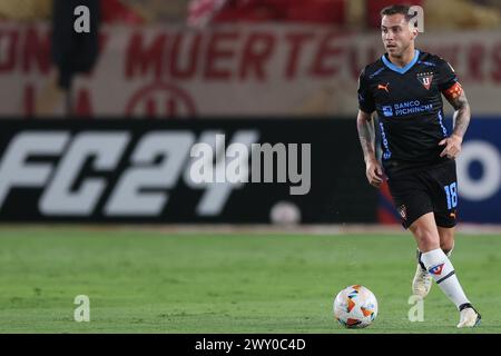 Lima, Peru. April 2024. Ezequiel Piovi von der LDU de Quito spielte während des CONMEBOL Libertadores Cup am 2. April 2024 in Lima, Peru, im Monumental Stadium, in der Gruppe D, DATE 1, zwischen Universitario de Deportes und Liga Deportiva Universitaria de Quito. (Foto: Miguel Marrufo/PRESSINPHOTO) Credit: PRESSINPHOTO SPORTS AGENCY/Alamy Live News Stockfoto