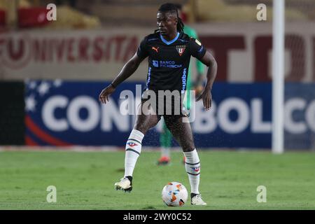 Lima, Peru. April 2024. Ricardo Ade von der LDU de Quito spielte während des CONMEBOL Libertadores Cup am 2. April 2024 im Monumental Stadium in Lima, Peru. (Foto: Miguel Marrufo/PRESSINPHOTO) Credit: PRESSINPHOTO SPORTS AGENCY/Alamy Live News Stockfoto