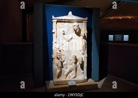 Das Museum der königlichen Gräber von Aigai (Vergina), Griechenland, dreht sich um die königlichen Gräber, die vom antiken Königreich Mazedonien in Aigai errichtet wurden. Stockfoto
