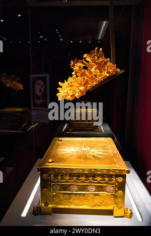 Museum der königlichen Gräber von Aigai (Vergina), Griechenland, das sich um die königlichen Gräber des antiken Königreichs Mazedonien in Aigai dreht. Stockfoto