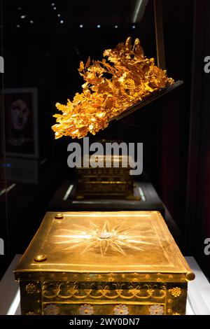 Museum der königlichen Gräber von Aigai (Vergina), Griechenland, das sich um die königlichen Gräber des antiken Königreichs Mazedonien in Aigai dreht. Stockfoto
