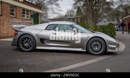 2003 Noble M12 GTO-3R, ausgestellt auf der Motorsport-Versammlung im Bicester Heritage Centre am 31. März 2024. Stockfoto