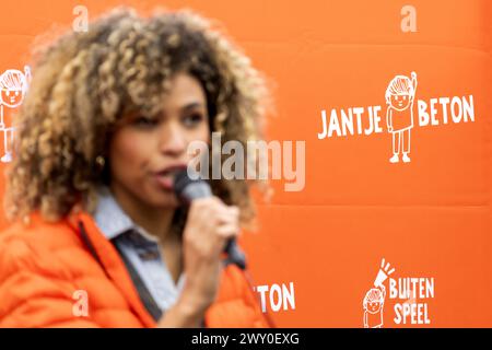 UTRECHT - Logo Jantje Beton beim Auftakt von Het Buitenspeelalarm auf dem Naturspielplatz de Hoef. Laut Jantje Beton sind die neuesten Forschungsergebnisse zum Outdoor-Spiel so hoch, dass der Outdoor-Spielalarm gestartet wurde, um ein starkes Signal gegen die drohende Indoor-Sitzgeneration zu senden. ANP SANDER KONING niederlande aus - belgien aus Stockfoto