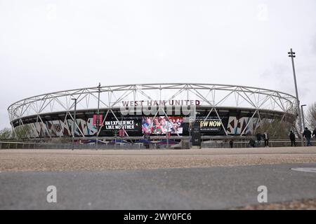 London, Großbritannien. April 2024. Ein allgemeiner Blick auf das Äußere des Londoner Stadions vor dem Spiel der Premier League im Londoner Stadion. Der Bildnachweis sollte lauten: Paul Terry/Sportimage Credit: Sportimage Ltd/Alamy Live News Stockfoto