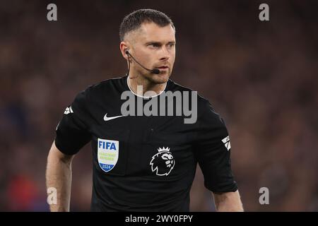 London, Großbritannien. April 2024. Schiedsrichter John Brooks während des Spiels der Premier League im London Stadium. Der Bildnachweis sollte lauten: Paul Terry/Sportimage Credit: Sportimage Ltd/Alamy Live News Stockfoto