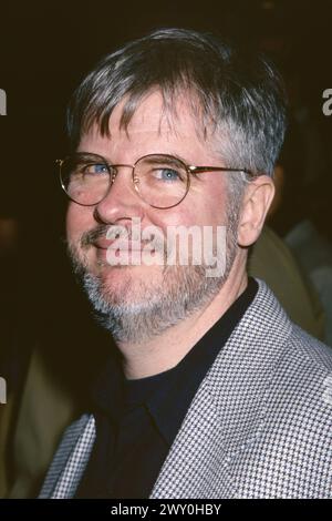 Christopher Durang ist verstorben. Christopher Durang nimmt am 5. April 2001 an der Eröffnungsnacht von Follies im Belasco Theatre in New York Teil. Foto: Henry McGee/MediaPunch Stockfoto