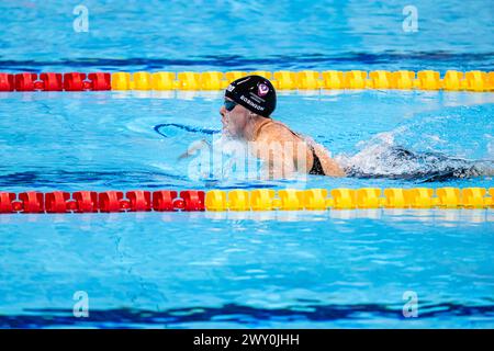 LONDON, VEREINIGTES KÖNIGREICH. April 24. Sienna Robinson tritt am Mittwoch, den 03. April 2024, im London Aquatics Centre bei der Speedo Aquatics GB Schwimmen-Meisterschaft 2024 im 200-m-Brustschlag der Frauen an. LONDON ENGLAND. Quelle: Taka G Wu/Alamy Live News Stockfoto