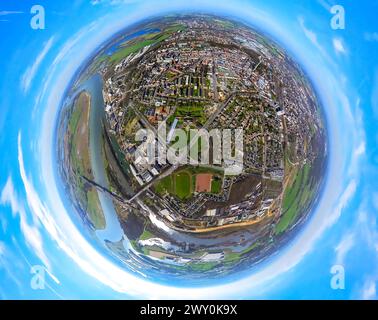 Luftbild, Wohngebiet Ortsansicht Wesel-Mitte, City Innenstadt Zitadellenviertel, Straßenkreuzung Südring mit LVR-Niederrheinmuseum Wesel und Lippestadion, Erdkugel, Fisheye Aufnahme, Fischaugen Aufnahme, 360 Grad Aufnahme, winzige Welt, kleiner Planet, Fischaugenbild, Wesel, Nordrhein-Westfalen, Deutschland ACHTUNGxMINDESTHONORARx60xEURO *** Luftaufnahme, Wohngebiet Wesel Mitte, Stadtzentrum Zitadellenviertel, Straßenkreuzung Südring mit LVR Niederrheinmuseum Wesel und Lippestadion, Erdkugel, Fischaugenbild, 360-Grad-Bild, winzige Welt, kleiner Planet, Fischaugenbild, Wesel, Nordrhein-Westp Stockfoto