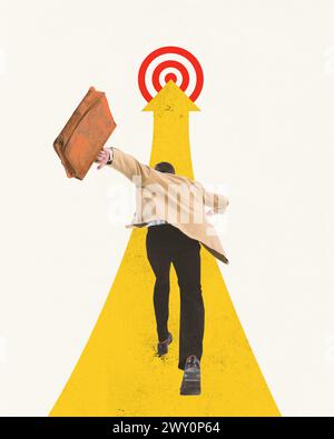 Zeitgenössische Kunstcollage. Zeitgenössische Kunstcollage. Junger Mann im Retro-Outfit, der mit dem Zielkreis läuft, der das Erreichen von Zielen symbolisiert. Stockfoto