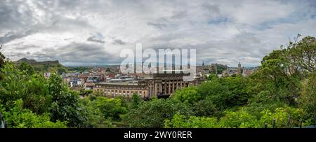 Blick auf das Observatory House mit Blick auf das Stadtzentrum, Calton Hill, Edinburgh, Schottland, Großbritannien Stockfoto