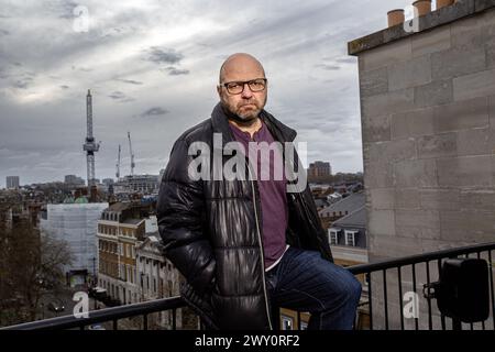 Andrew Josef Feinstein ist ein ehemaliger südafrikanischer Politiker, Aktivist, Filmemacher und Autor aus London. Stockfoto