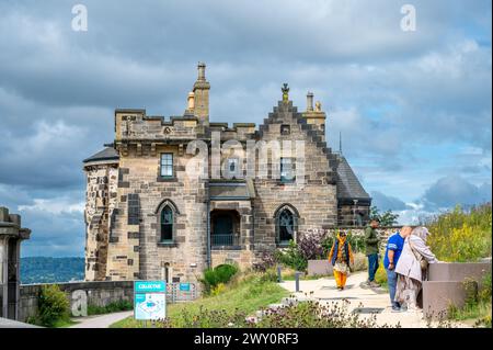 Blick auf das Observatory House mit Blick auf das Stadtzentrum, Calton Hill, Edinburgh, Schottland, Großbritannien Stockfoto