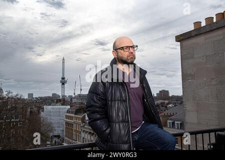 Andrew Josef Feinstein ist ein ehemaliger südafrikanischer Politiker, Aktivist, Filmemacher und Autor aus London. Stockfoto