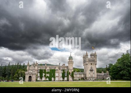 Balmoral Castle Estate, die Sommerresidenz der britischen Königsfamilie, Aberdeenshire, Nordost Scottish Highlands, Schottland, Großbritannien Stockfoto