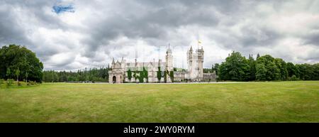 Balmoral Castle Estate, die Sommerresidenz der britischen Königsfamilie, Aberdeenshire, Nordost Scottish Highlands, Schottland, Großbritannien Stockfoto