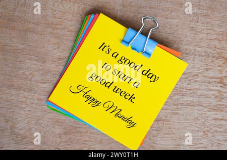 Es ist ein guter Tag, um eine gute Woche zu beginnen. „Happy Monday“-Begrüßungskonzept. Stockfoto