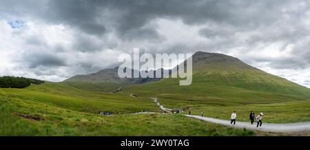 Malerischer Blick auf Black Cuillin, Fairy Pools, Glenbrittle, Glen Brittle, Isle of Skye, Hebriden, Scottish Highlands, Schottland, Großbritannien Stockfoto