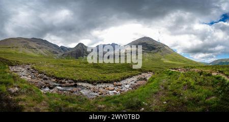 Malerischer Blick auf Black Cuillin, Fairy Pools, Glenbrittle, Glen Brittle, Isle of Skye, Hebriden, Scottish Highlands, Schottland, Großbritannien Stockfoto