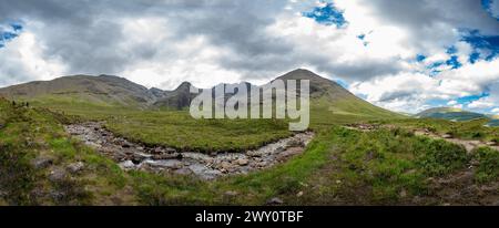 Malerischer Blick auf Black Cuillin, Fairy Pools, Glenbrittle, Glen Brittle, Isle of Skye, Hebriden, Scottish Highlands, Schottland, Großbritannien Stockfoto