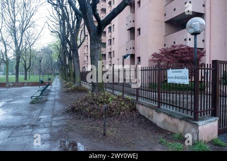 Mailand, Italien. April 2024. Via Litta Modignani angolo Ippocrate. Intitolazione del giardino Franco Basaglia. - Cronaca - Mailand, Italien - Mercoled 3. April 2024 (Foto Alessandro Cimma/Lapresse) Via Litta Modignani Ecke Ippocrate. Name des Gartens Franco Basaglia. - News - Mailand, Italien - Mittwoch, 3. April 2024 (Foto Alessandro Cimma/Lapresse) Credit: LaPresse/Alamy Live News Stockfoto