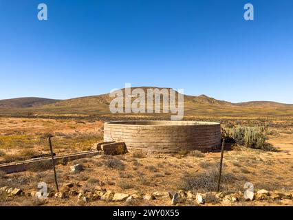 Landwirtschaftliches Wasserreservoir in der Namaqualand-Region Südafrikas Stockfoto