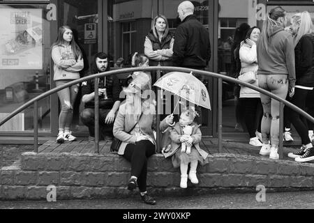 St. Patrick's Day in Letterkenny Co. Donegal, Irland in Schwarz-weiß. Stockfoto