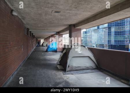 London 3. April 2024. Raue Schlafzelte in Westminster. Die Polizei in England und Wales soll Nachrichtenbefugnisse erhalten, um obdachlose Menschen zu bestrafen, die eine „Belästigung“ in der bevorstehenden Gesetzgebung unter dem Criminal Justice Bill verursachen. Bis zu 40 konservative MPS werden sich gegen das Criminal Bill auflehnen. Quelle: amer Gazzal/Alamy Live News Stockfoto