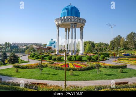 TASCHKENT, USBEKISTAN - 4. SEPTEMBER 2022: Vormittag auf dem Territorium des Gedenkkomplexes "zum Gedenken an die Opfer der Repression". Taschkent, Usbekistan Stockfoto