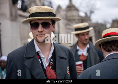 London, Großbritannien. April 2024. The Svæveru, Norwegian School of Economics Männerchor besucht London, um neue Songs aufzunehmen, und besucht die Sehenswürdigkeiten in London UK Credit: Ian Davidson/Alamy Live News Stockfoto