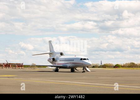 Dassault Falcon 7X parkt am Flughafen Biarritz, Frankreich Stockfoto