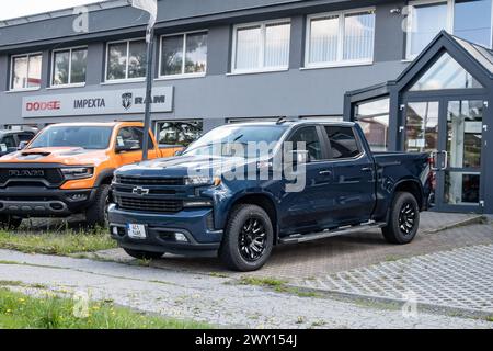 OSTRAVA, TSCHECHISCHE REPUBLIK - 10. AUGUST 2023: Chevrolet Silverado ZZ1 amerikanische Abholung bei Händlerniederlassung in Tschechien Stockfoto