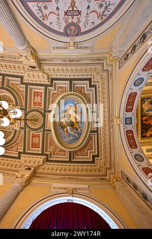 Dresden - 8. Juli 2023: Innenraum des Semperoper-Hauses in Dresden Stockfoto