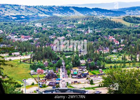 Sie können sich vom Skisprungort Great Krokiew auf Zakopane im Tal eines Gubalowka-Hügels messen Stockfoto