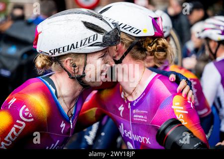 Schoten, Belgien. April 2024. Niederländerin Lorena Wiebes von SD Worx - ProTime feiert nach dem Sieg des Frauenrennens beim eintägigen Radrennen „Scheldeprijs“, 130, 5 km von Schoten nach Schoten, Belgien am Mittwoch, 03. April 2024. BELGA FOTO JASPER JACOBS Credit: Belga News Agency/Alamy Live News Stockfoto