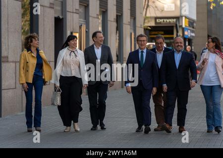 Barcelona, Spanien. April 2024. Alberto Núñez Feijóo reist nach Katalonien, um die vier Kandidaten aus den katalanischen Provinzen für die Wahlen am 12. Mai in Katalonien vorzustellen. Alberto Núñez Feijóo se desplaza a Cataluña para präsenar a los 4 candidatos de las provincias catalanas para las elecciones del 12 de mayo en Cataluña. Auf dem Bild: alberto Nuñez feijoo, alejandro fernandez News Politics -Barcelona, Spanien Mittwoch, 3. April 2024 (Foto: Eric Renom/LaPresse) Credit: LaPresse/Alamy Live News Stockfoto