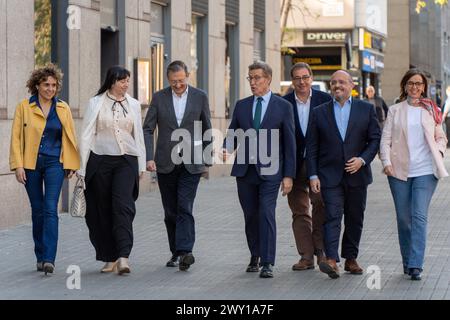 Barcelona, Spanien. April 2024. Alberto Núñez Feijóo reist nach Katalonien, um die vier Kandidaten aus den katalanischen Provinzen für die Wahlen am 12. Mai in Katalonien vorzustellen. Alberto Núñez Feijóo se desplaza a Cataluña para präsenar a los 4 candidatos de las provincias catalanas para las elecciones del 12 de mayo en Cataluña. Auf dem Bild: alberto Nuñez feijoo, alejandro fernandez News Politics -Barcelona, Spanien Mittwoch, 3. April 2024 (Foto: Eric Renom/LaPresse) Credit: LaPresse/Alamy Live News Stockfoto