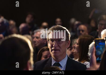 Barcelona, Spanien. April 2024. Alberto Núñez Feijóo reist nach Katalonien, um die vier Kandidaten aus den katalanischen Provinzen für die Wahlen am 12. Mai in Katalonien vorzustellen. Alberto Núñez Feijóo se desplaza a Cataluña para präsenar a los 4 candidatos de las provincias catalanas para las elecciones del 12 de mayo en Cataluña. Auf dem Bild: alberto Nuñez feijoo, alejandro fernandez News Politics -Barcelona, Spanien Mittwoch, 3. April 2024 (Foto: Eric Renom/LaPresse) Credit: LaPresse/Alamy Live News Stockfoto